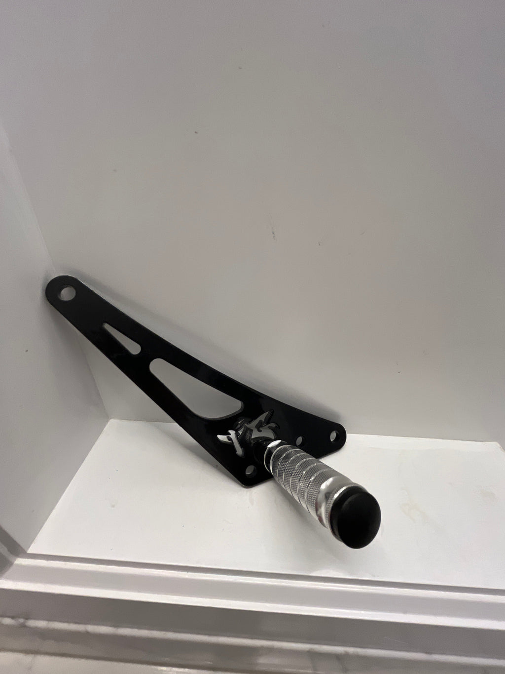Ultra Bee Shift Lock (chrome peg pre order 2 week)
